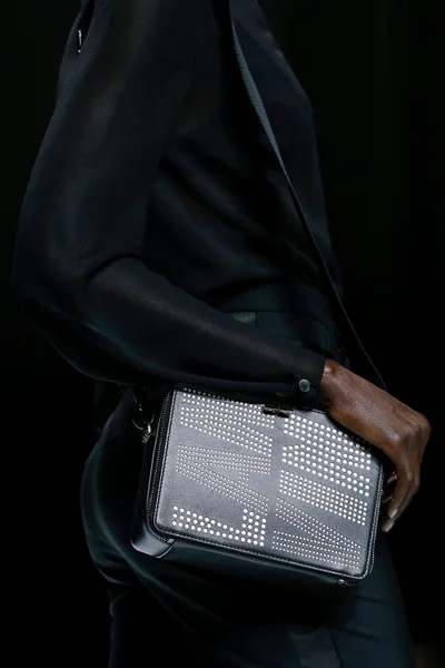 Look 12